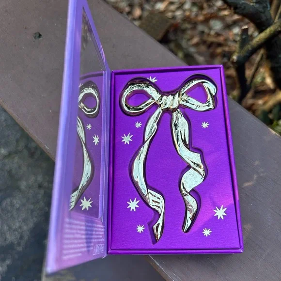 Anthropologie Gold Bow Candle Charms in Pink Box - Picture 3 of 6